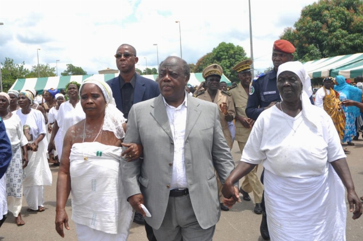 Cérémonie de purification et de deuil des violences par le CDVR à Bouaké  / Charles Konan Banny : « Que tous les fils de la Côte d’Ivoire renouent la voie du développement de la paix et du dialogue »